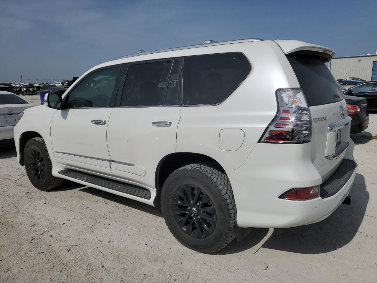 JTJBM7FX9J5205263 2018 LEXUS GX - Image 2