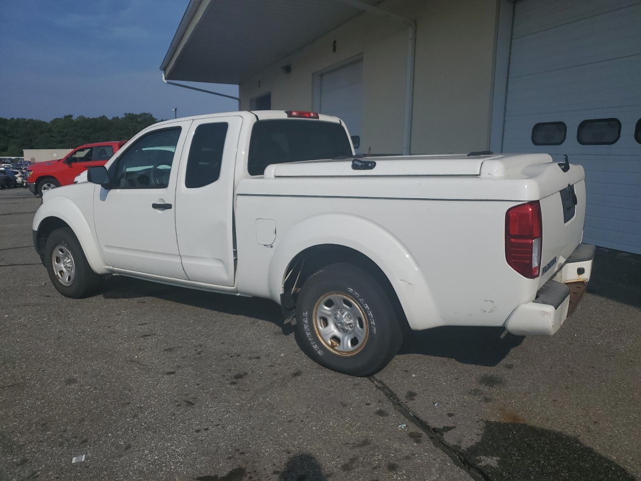 1N6BD0CT4HN718259 2017 NISSAN NAVARA - Image 2