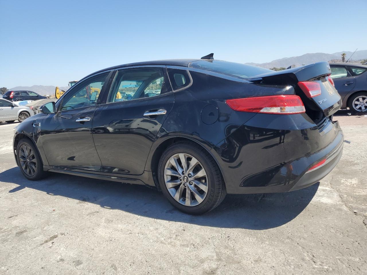 5XXGU4L35HG138255 2017 KIA OPTIMA - Image 2