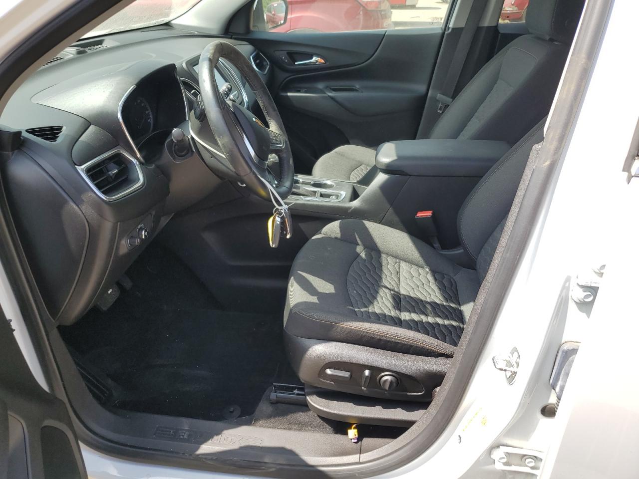 3GNAXTEX8JS590411 2018 Chevrolet Equinox Lt