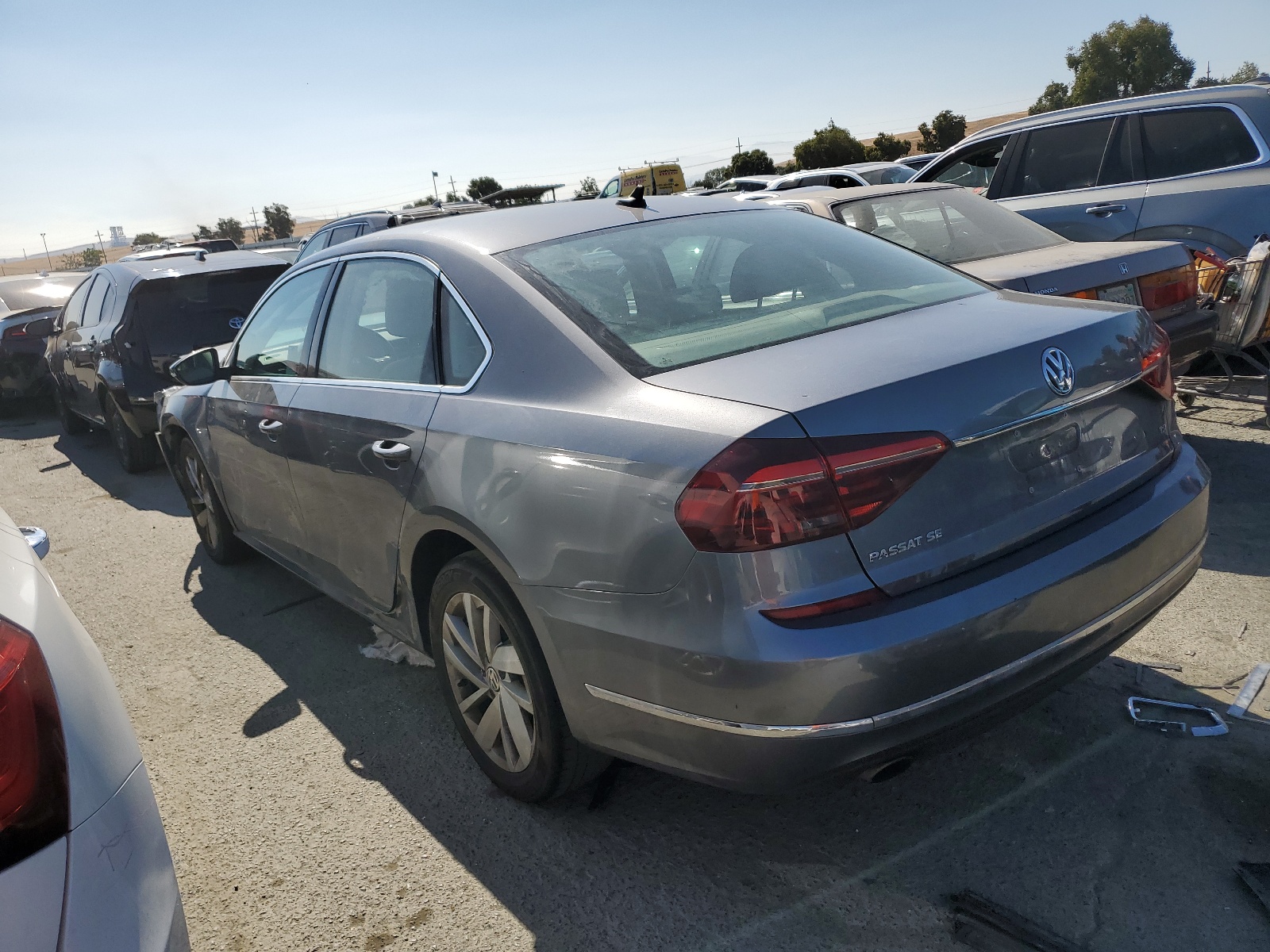 2018 Volkswagen Passat Se vin: 1VWBA7A38JC002230