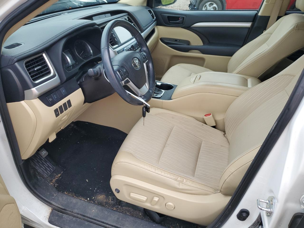 2018 Toyota Highlander Le VIN: 5TDBZRFH9JS875575 Lot: 64829804