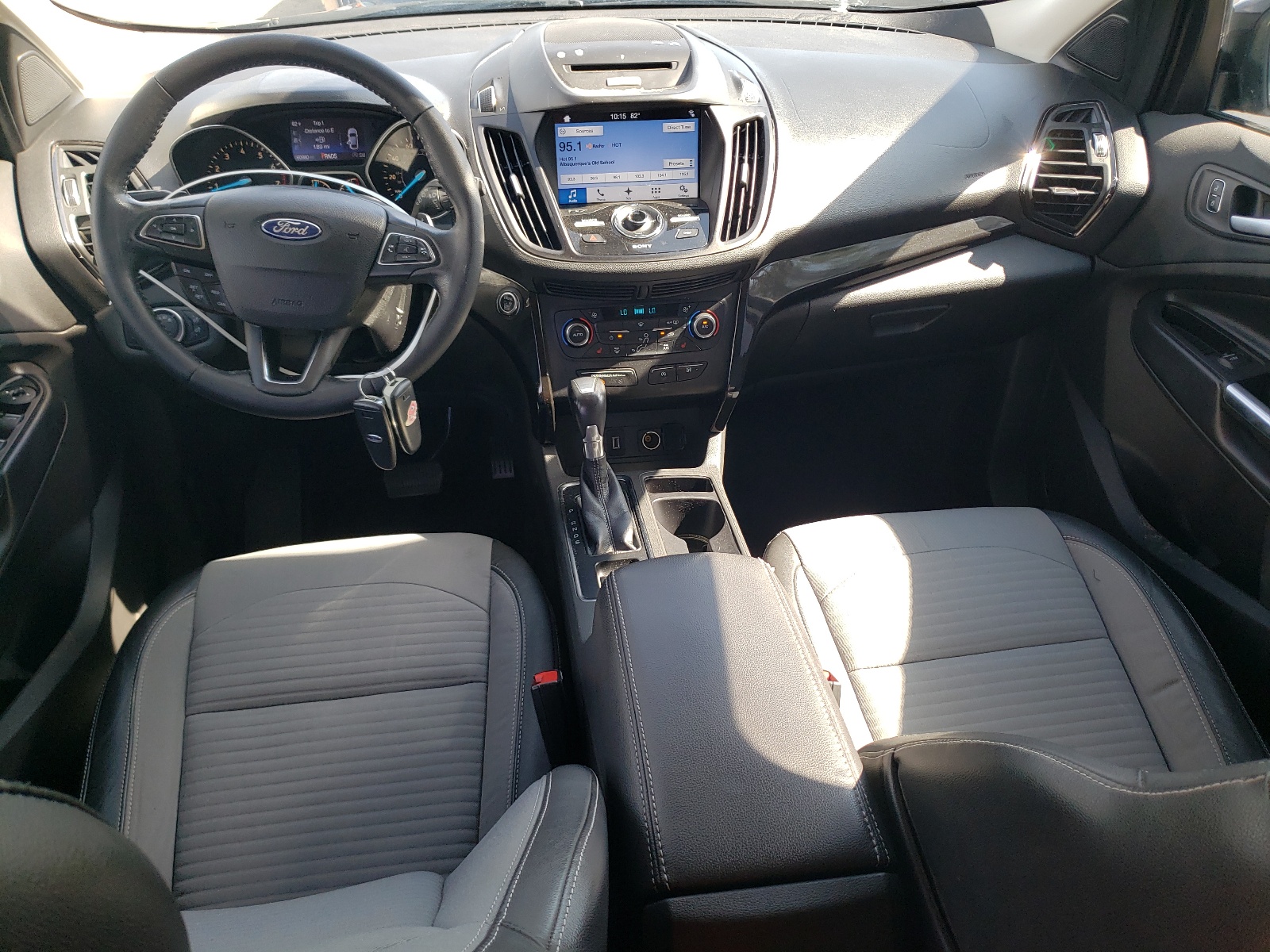 1FMCU9JD2HUC50301 2017 Ford Escape Titanium