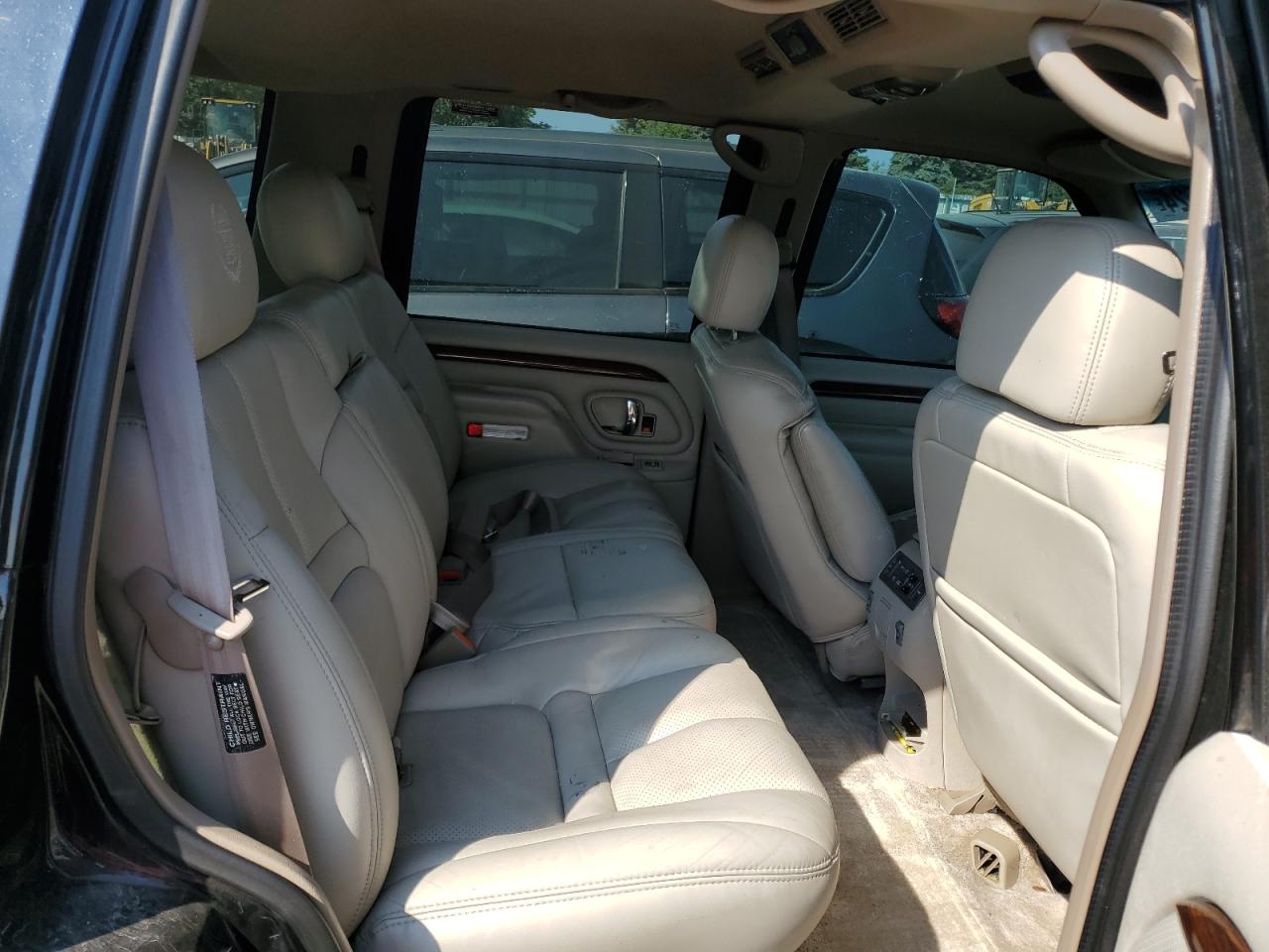 2000 Cadillac Escalade Luxury VIN: 1GYEK63R4YR168240 Lot: 67404624