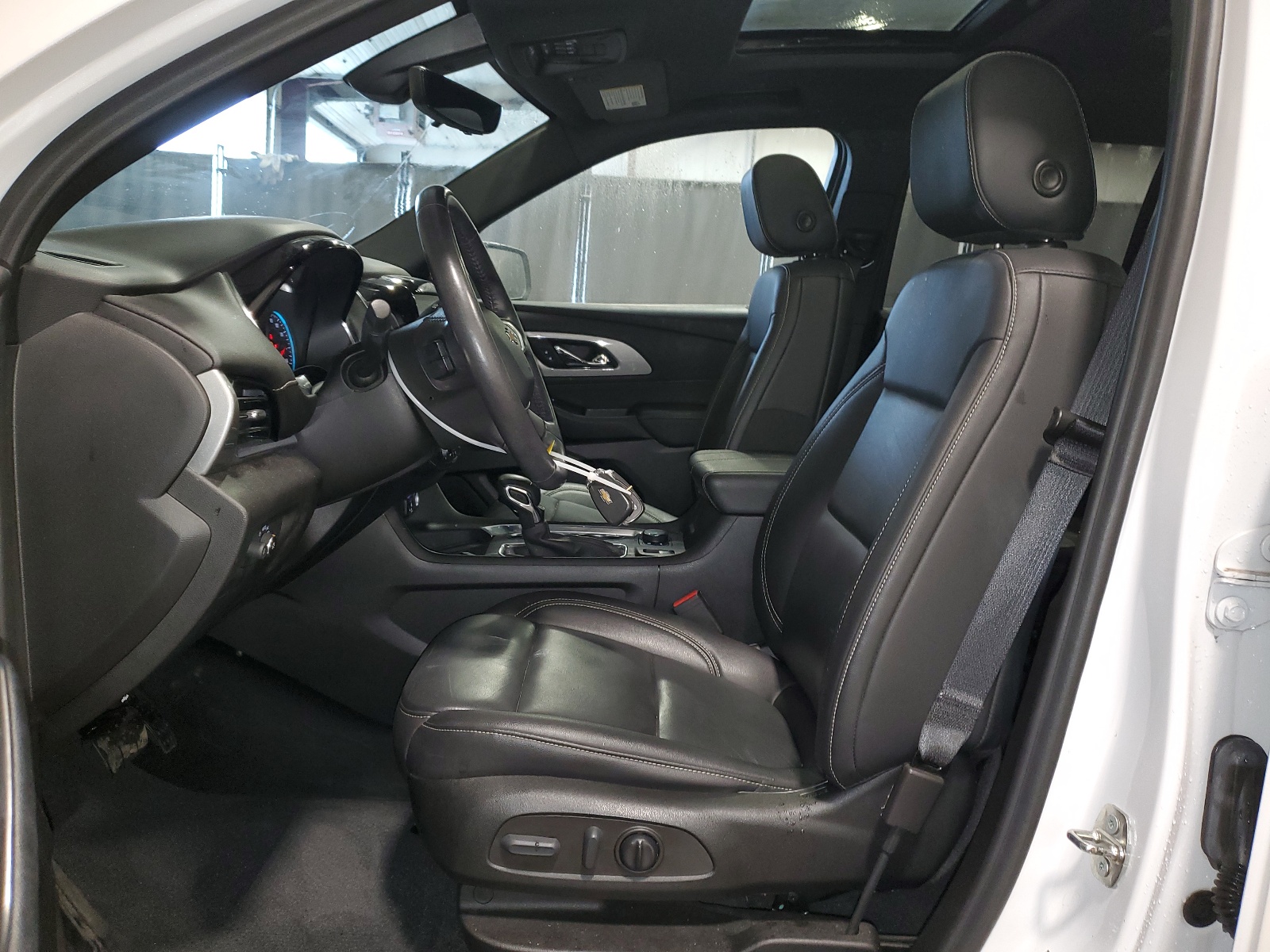 1GNEVHKW5NJ135832 2022 Chevrolet Traverse Lt