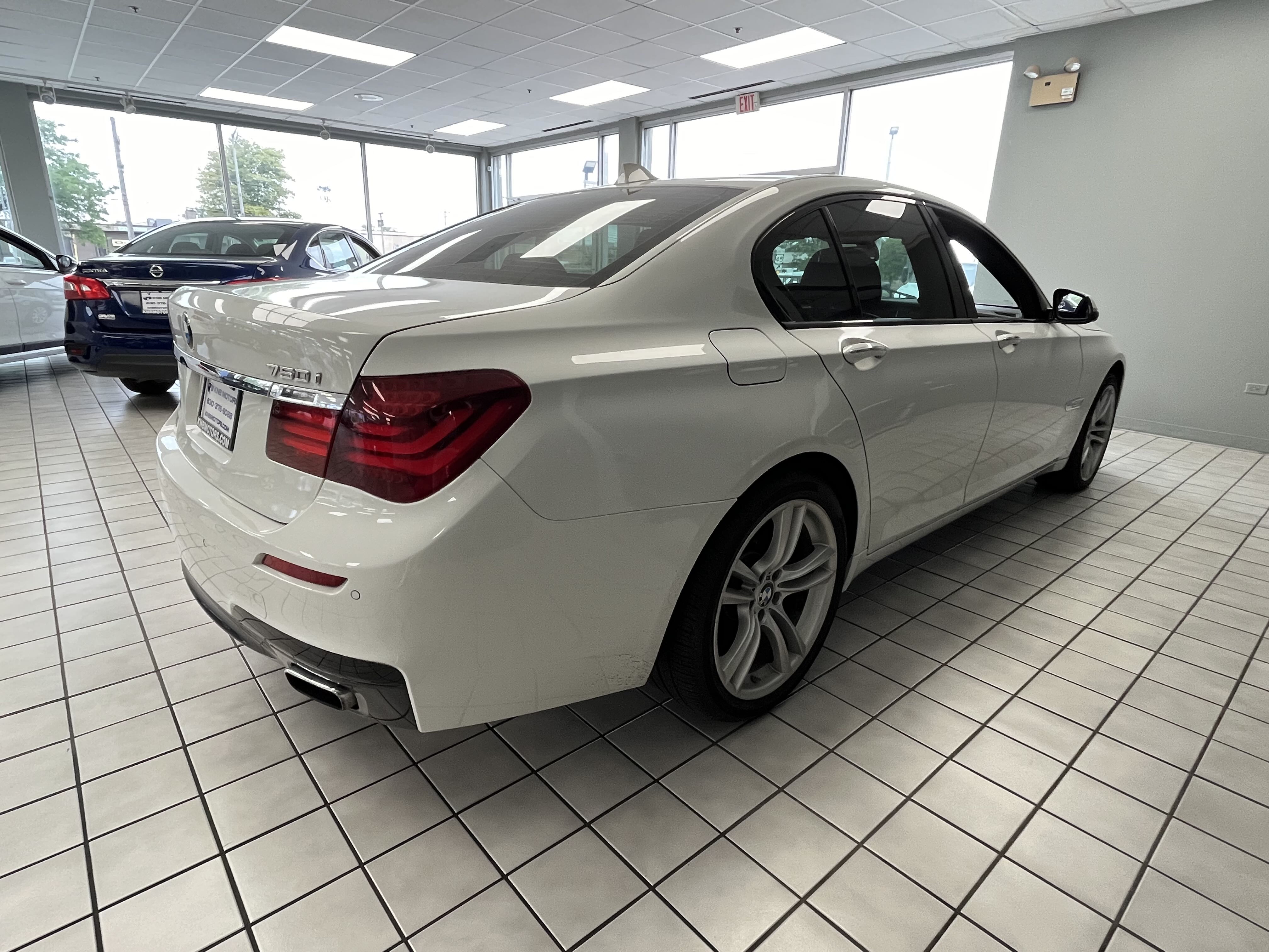 2013 BMW 750 I vin: WBAYA8C55DD227685