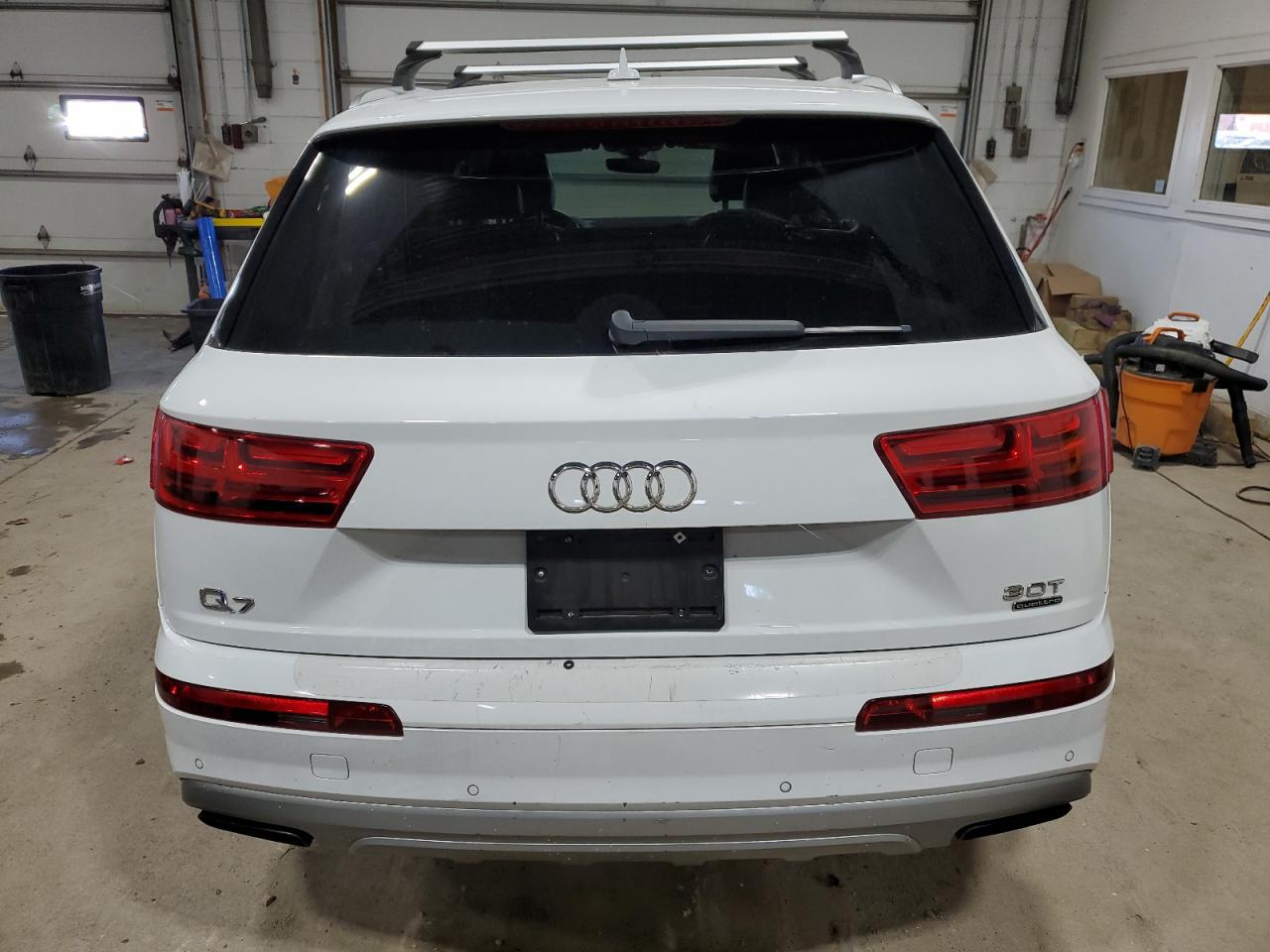 WA1LAAF75HD019811 2017 Audi Q7 Premium Plus