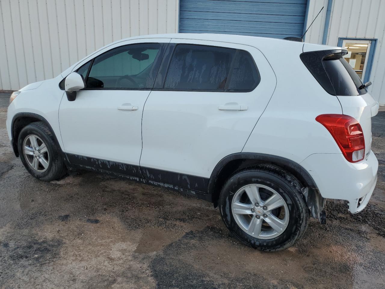 KL7CJKSB9LB064371 2020 CHEVROLET TRAX - Image 2