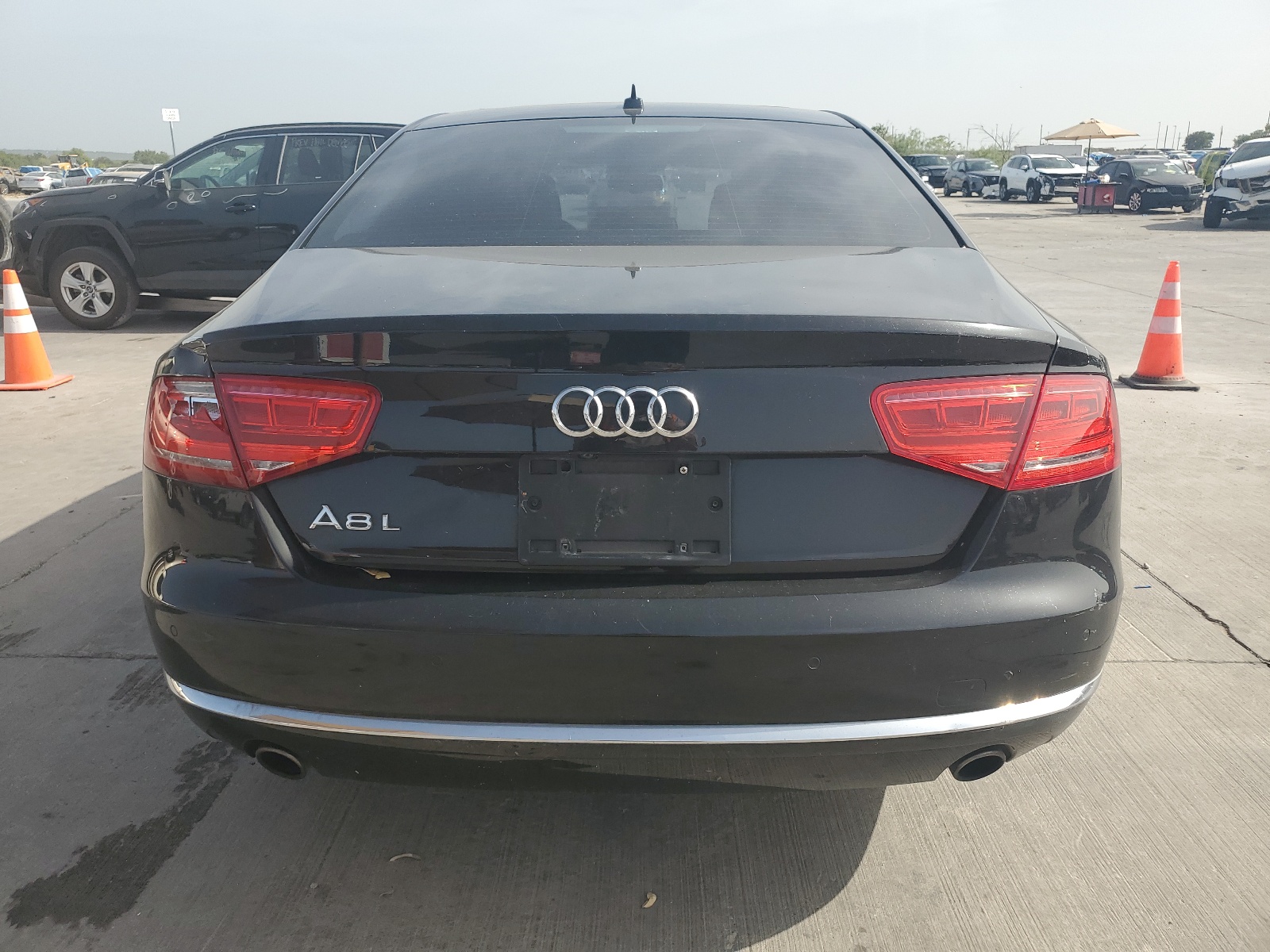 2014 Audi A8 L Quattro vin: WAURGAFD4EN011299