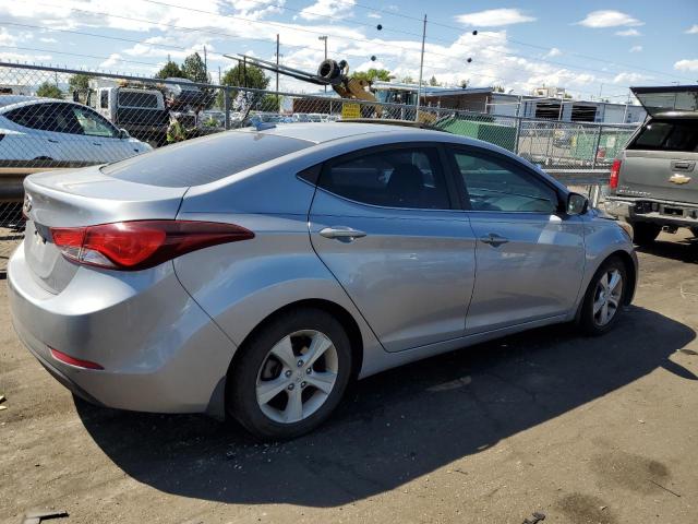 Sedans HYUNDAI ELANTRA 2016 Srebrny