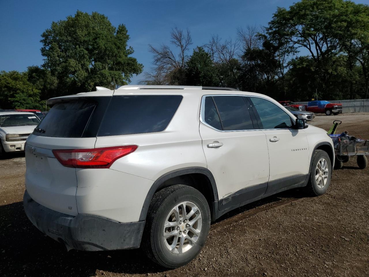 VIN 1GNEVGKW0JJ190242 2018 CHEVROLET TRAVERSE no.3