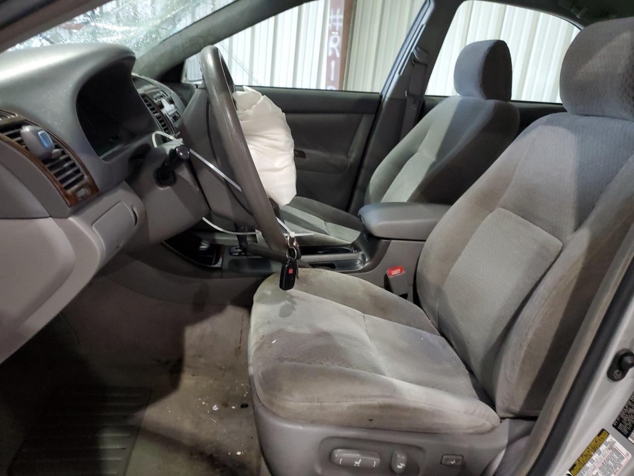 2004 Toyota Camry Le VIN: 4T1BE32KX4U333990 Lot: 66250234