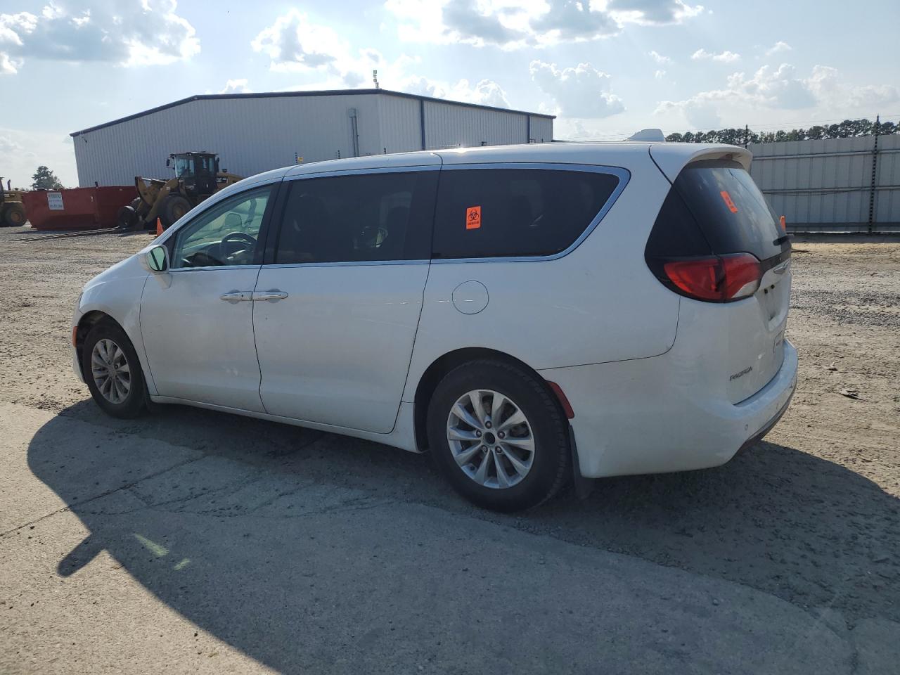 2C4RC1FG5JR273189 2018 CHRYSLER PACIFICA - Image 2