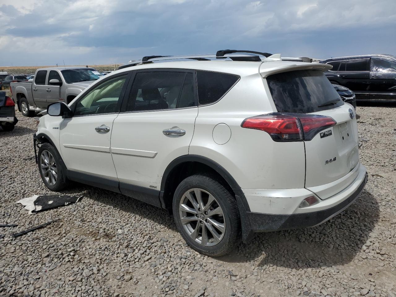 JTMDJREV4HD138409 2017 TOYOTA RAV 4 - Image 2