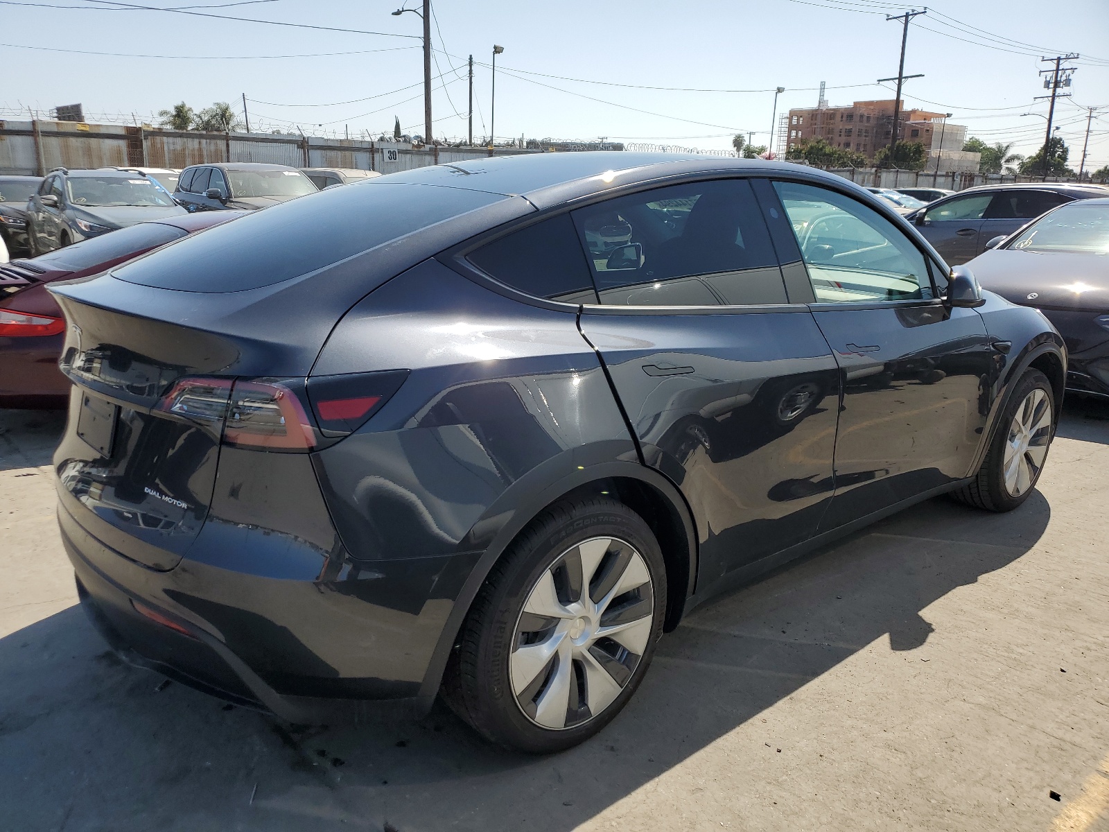 2024 Tesla Model Y vin: 7SAYGAEE6RF032655