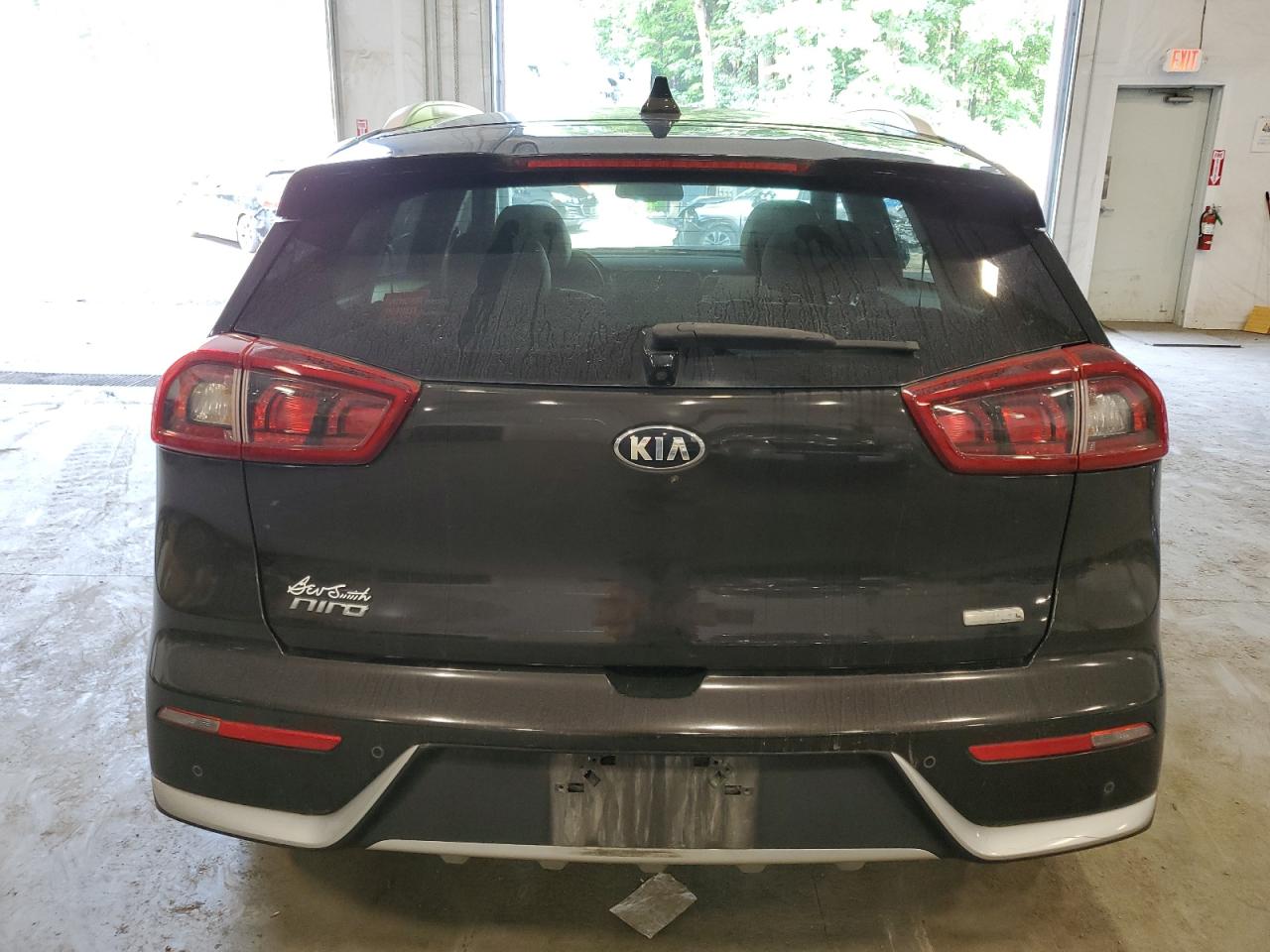 KNDCE3LC0J5108001 2018 Kia Niro Touring