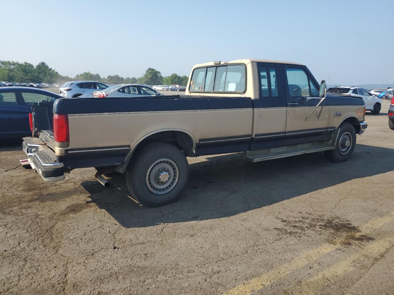 1990 Ford F250 VIN: 1FTHX25HXLKA00136 Lot: 66182404