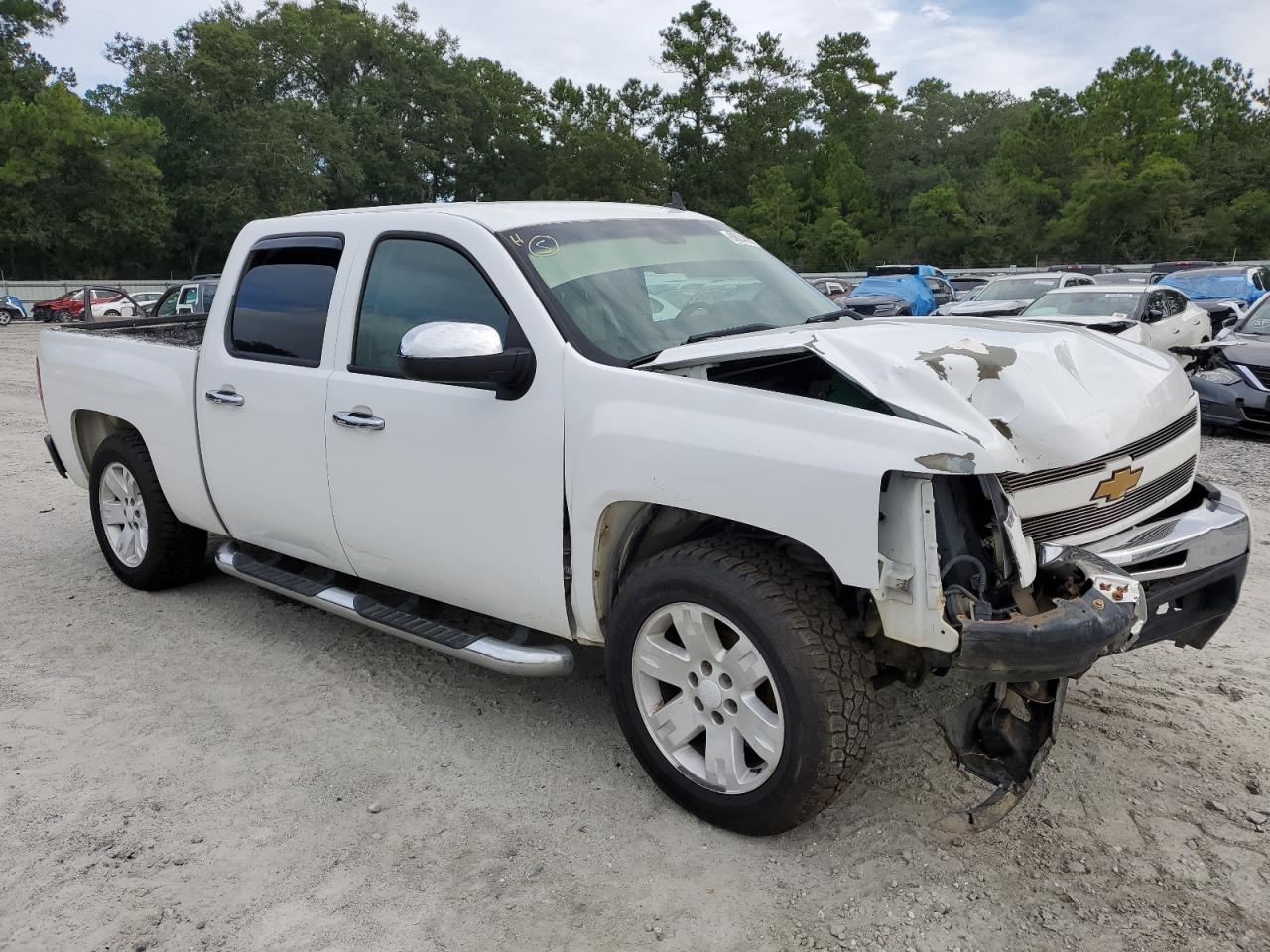 2011 Chevrolet Silverado - Image 4