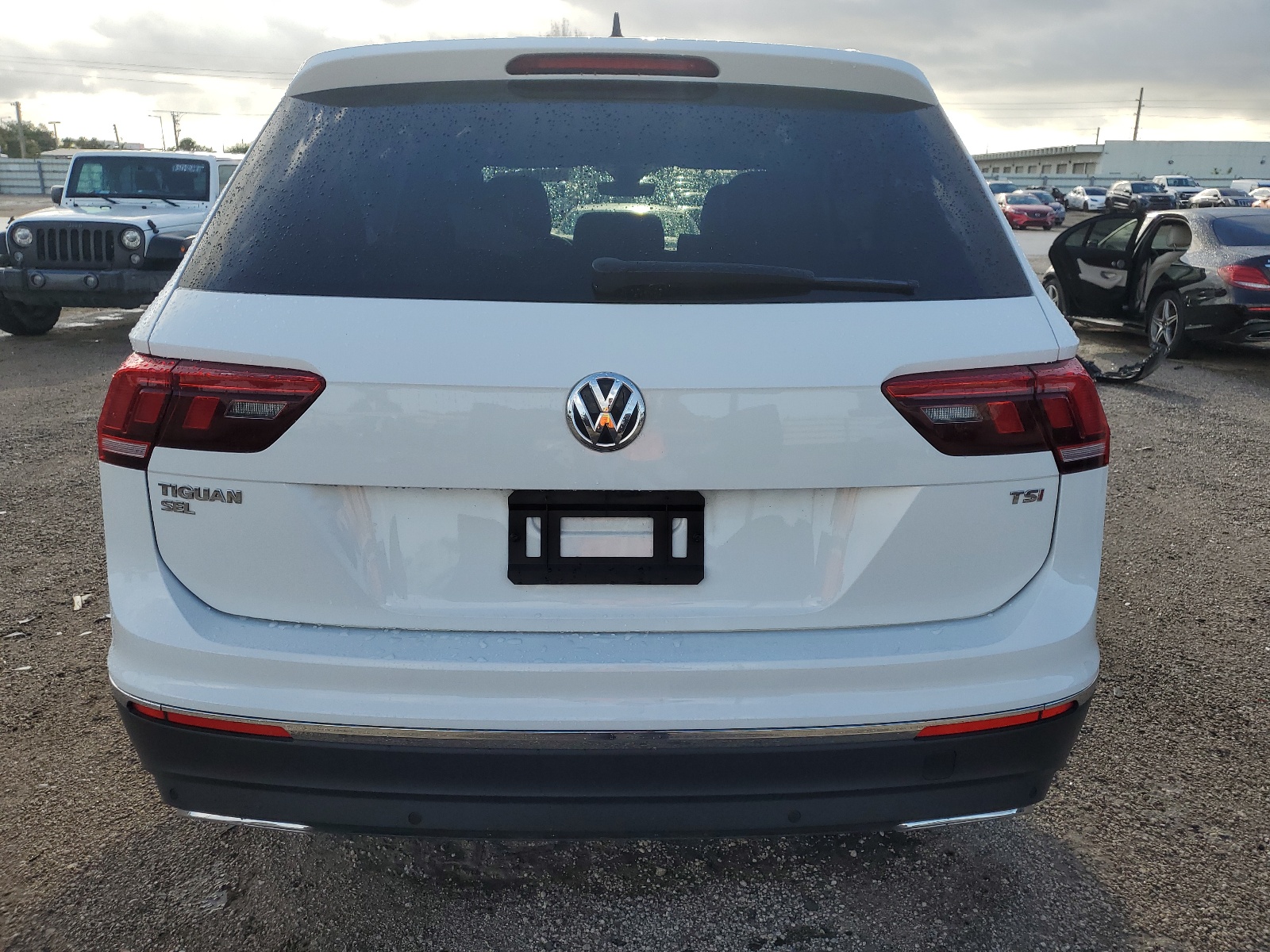 3VV5B7AX5JM115181 2018 Volkswagen Tiguan Sel Premium