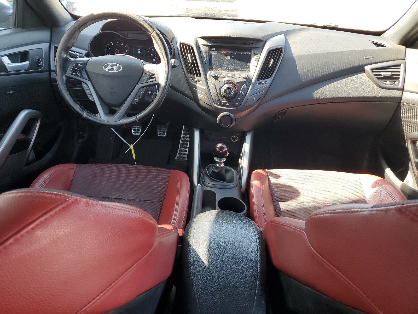 KMHTC6AE3GU272025 2016 Hyundai Veloster Turbo