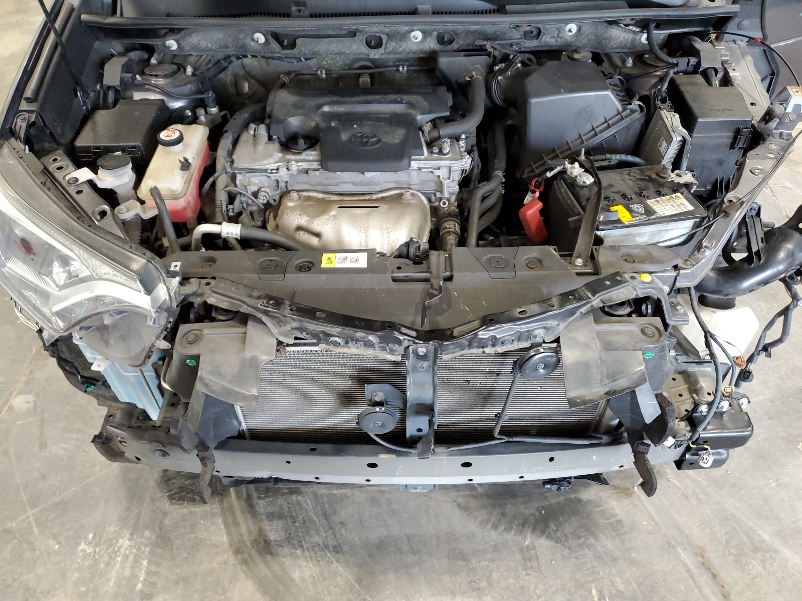 JTMRFREV3HJ710188 2017 Toyota Rav4 Xle