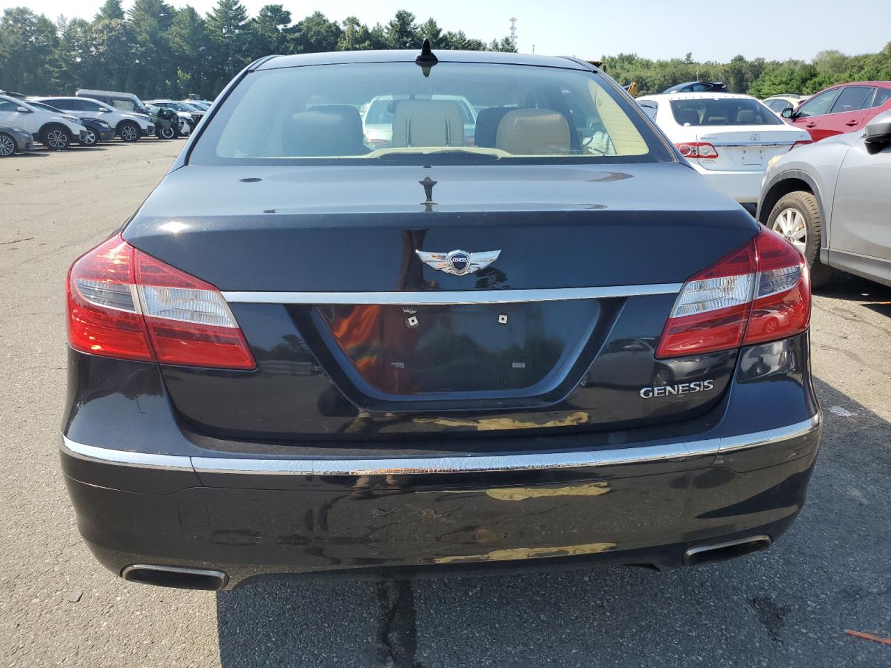 2014 Hyundai Genesis 3.8L VIN: KMHGC4DD8EU261673 Lot: 65462124