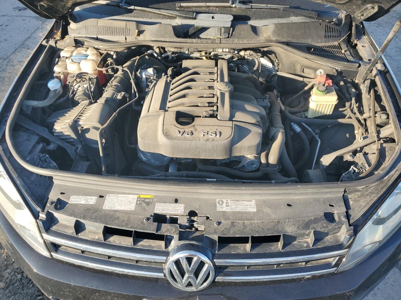 WVGEF9BPXED007522 2014 Volkswagen Touareg V6