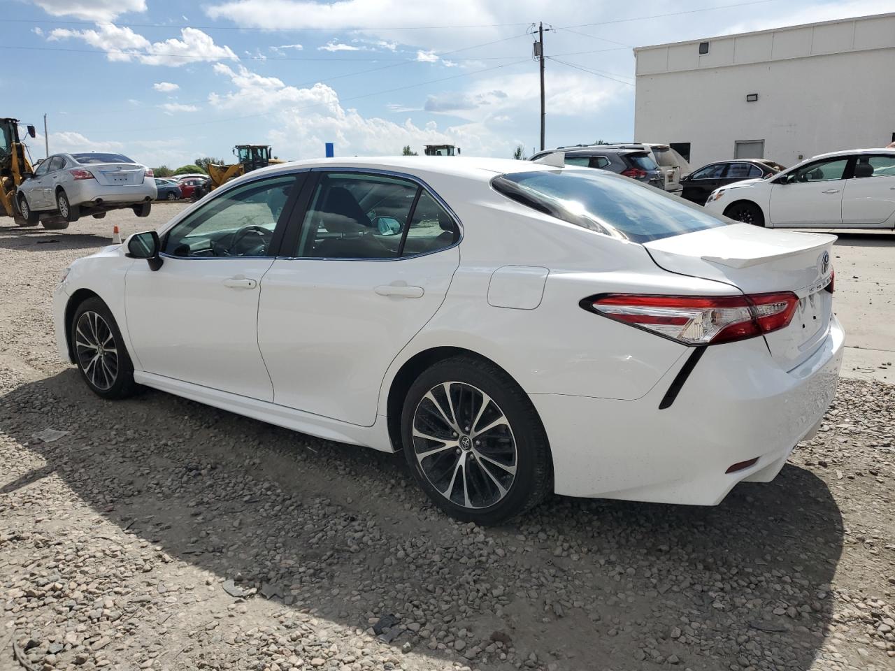 4T1B11HK7KU226612 2019 TOYOTA CAMRY - Image 2