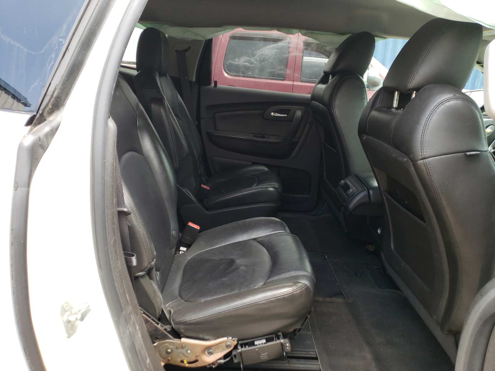 1GNKRJED0BJ152395 2011 Chevrolet Traverse Lt