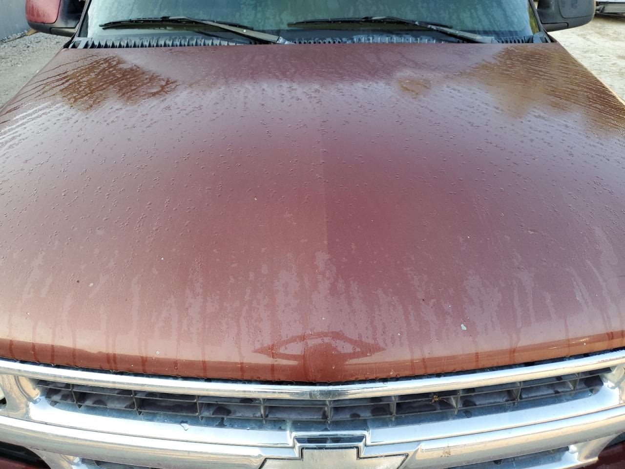 2000 Chevrolet Suburban C1500 VIN: 3GNEC16T8YG141370 Lot: 66839244