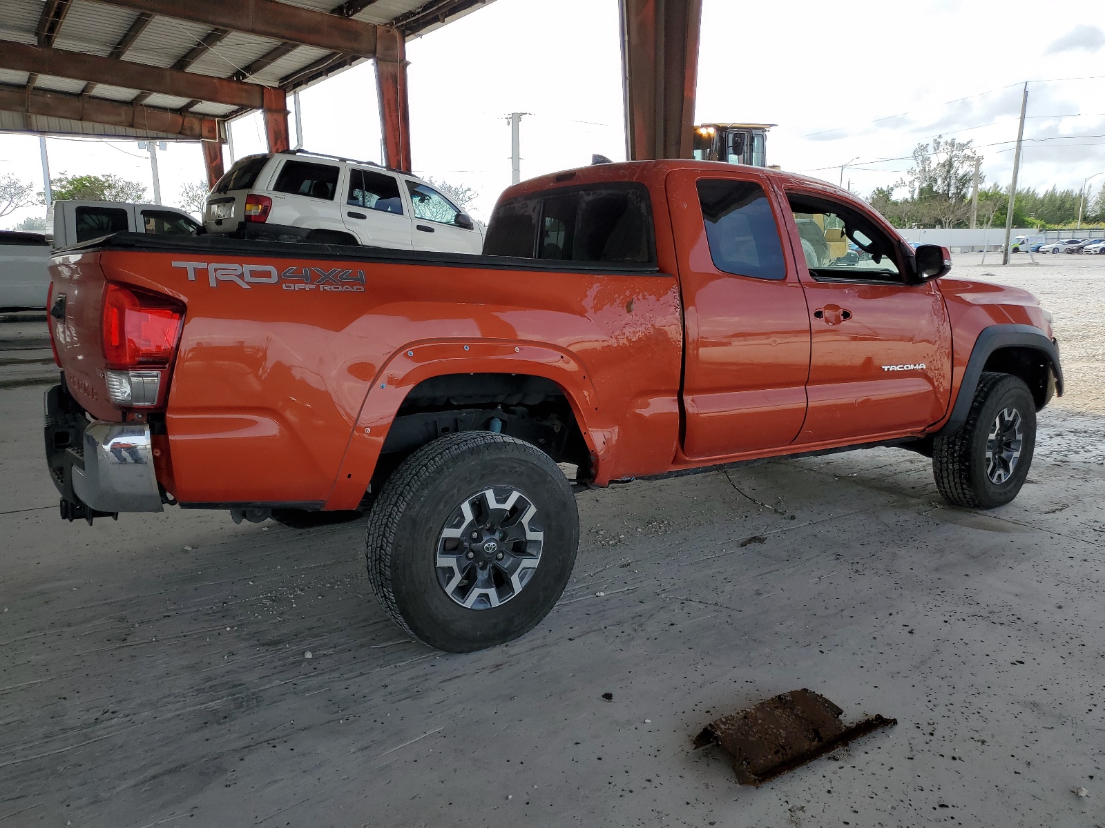 2017 Toyota Tacoma Access Cab vin: 5TFSZ5AN5HX064138