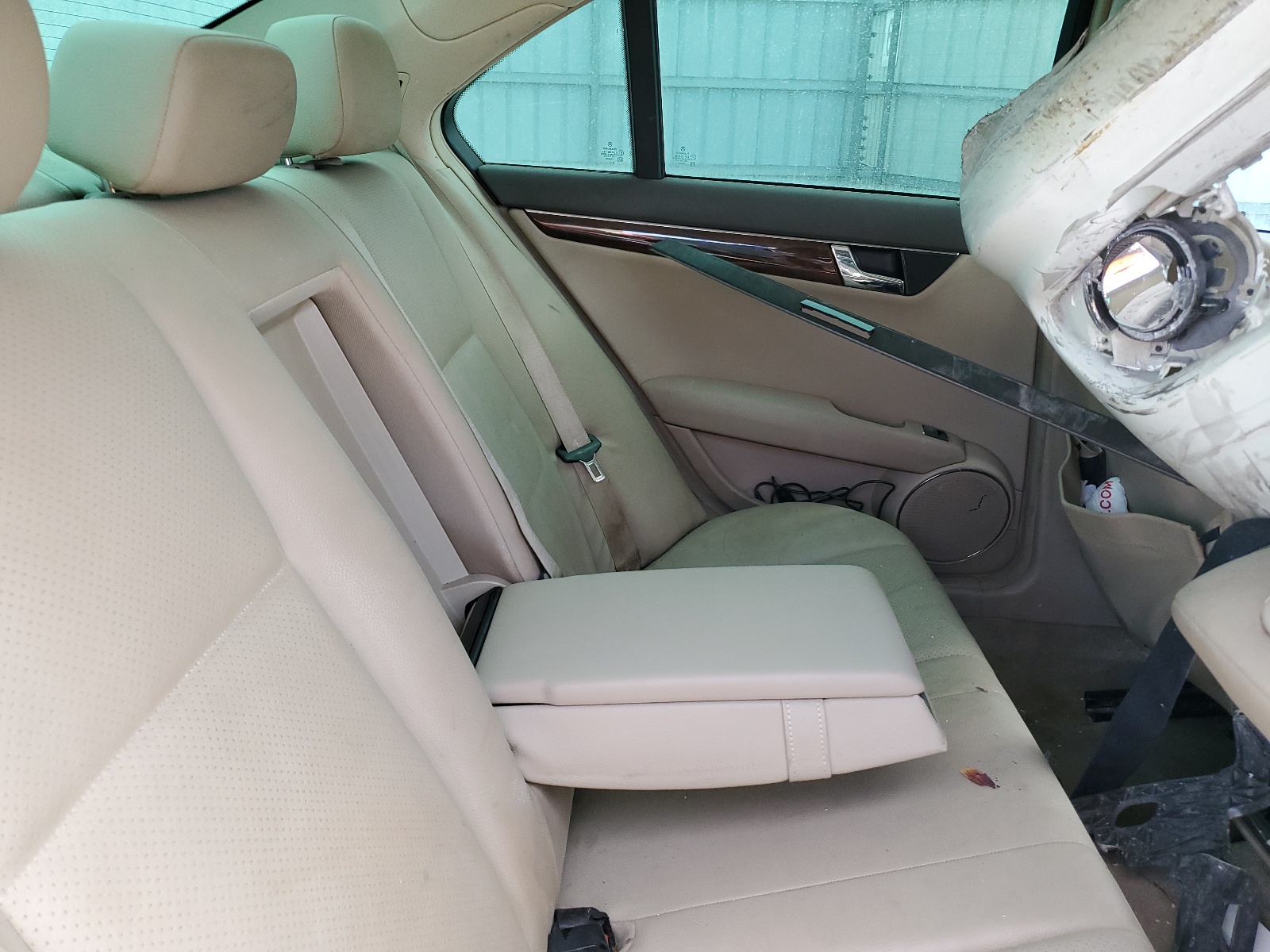 WDDGF5EB2AF370083 2010 Mercedes-Benz C 300