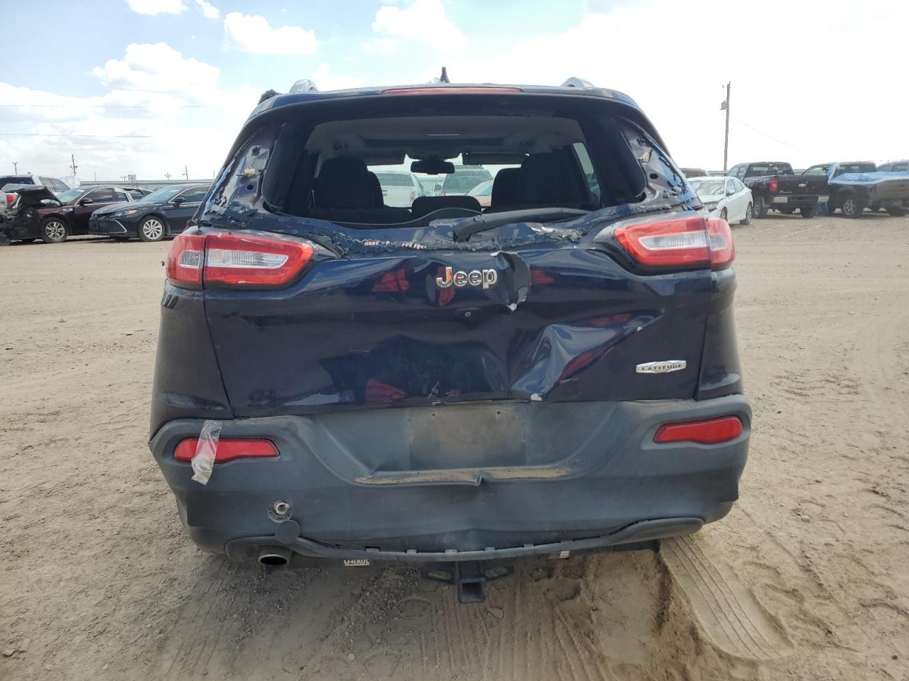 2016 Jeep Cherokee Latitude VIN: 1C4PJLCB0GW127817 Lot: 68481444