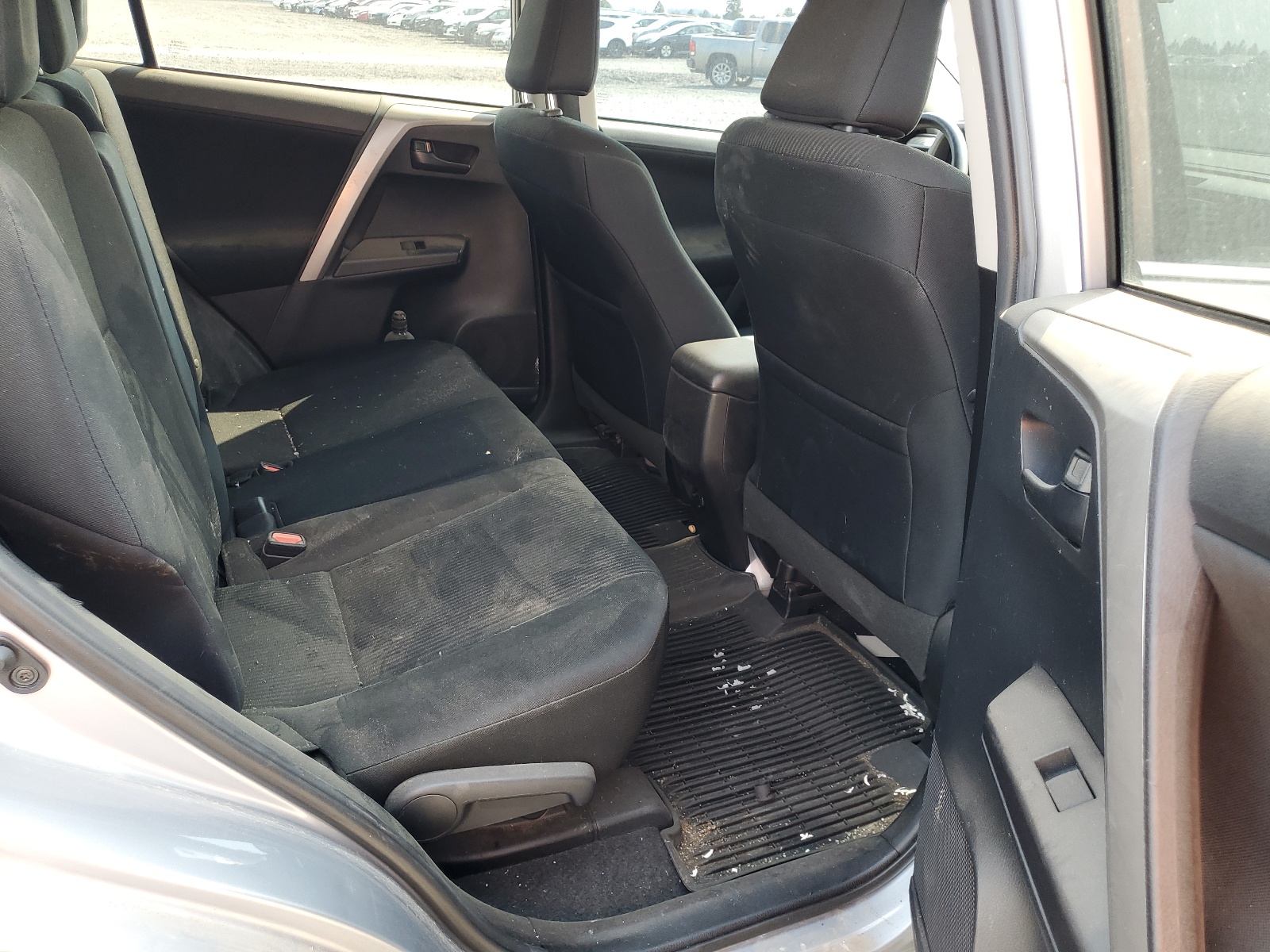 2T3BFREV6HW639989 2017 Toyota Rav4 Le