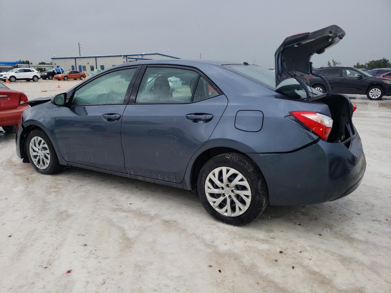 VIN 2T1BURHE6JC107210 2018 TOYOTA COROLLA no.2