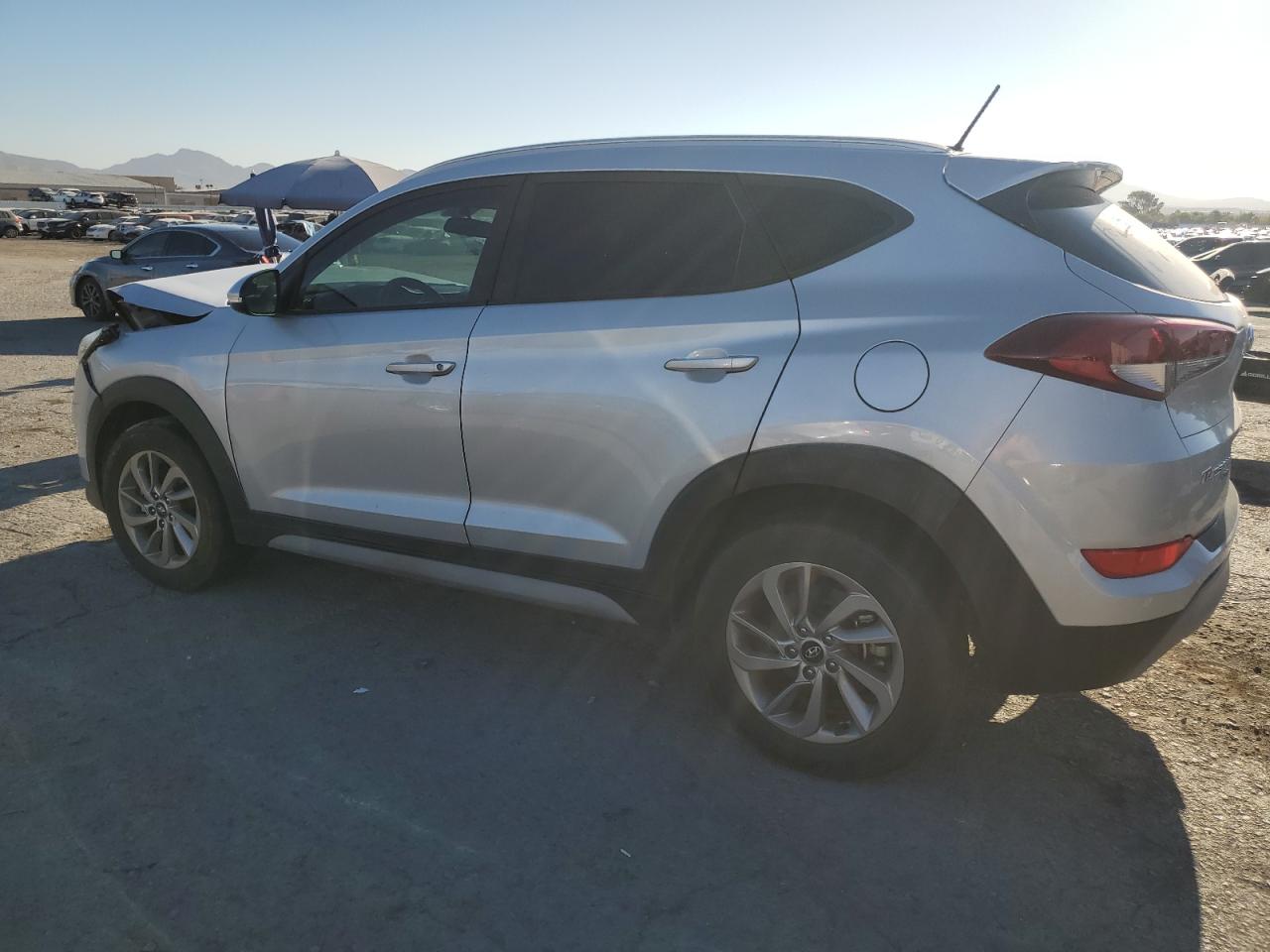 KM8J33A28HU435703 2017 HYUNDAI TUCSON - Image 2