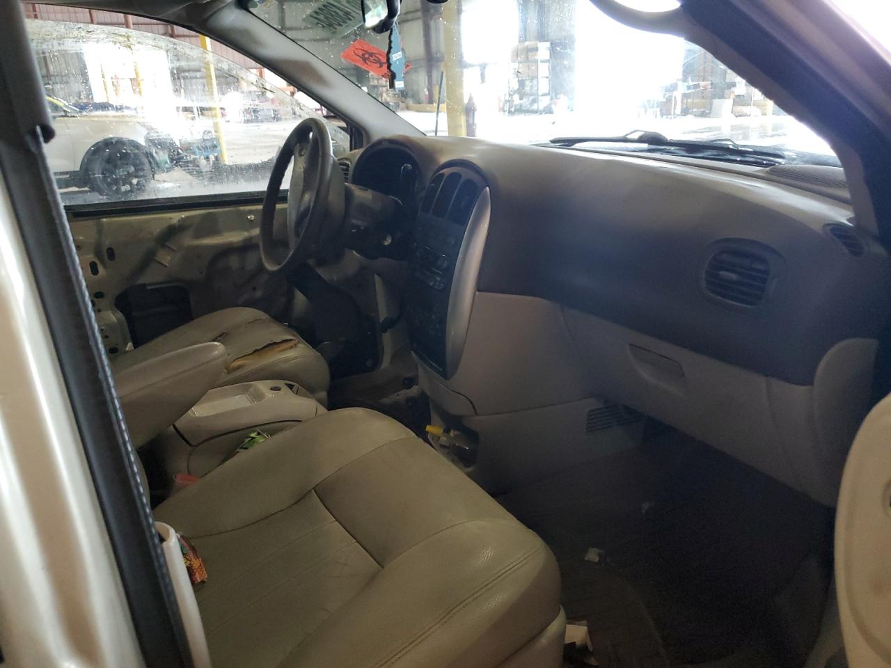 2005 Chrysler Town & Country Touring VIN: 2C4GP54L25R189226 Lot: 66143864