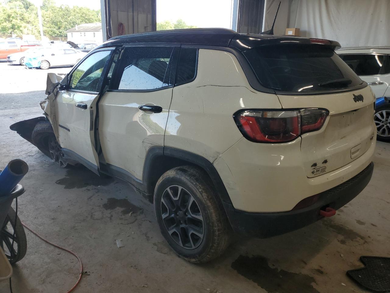 3C4NJDDBXKT592955 2019 JEEP COMPASS - Image 2