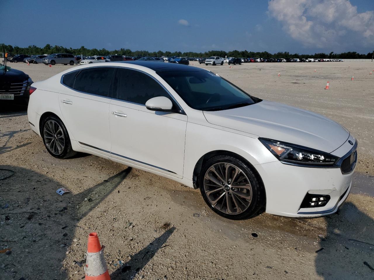 2017 Kia Cadenza Premium VIN: KNALC4J17H5087779 Lot: 64502214