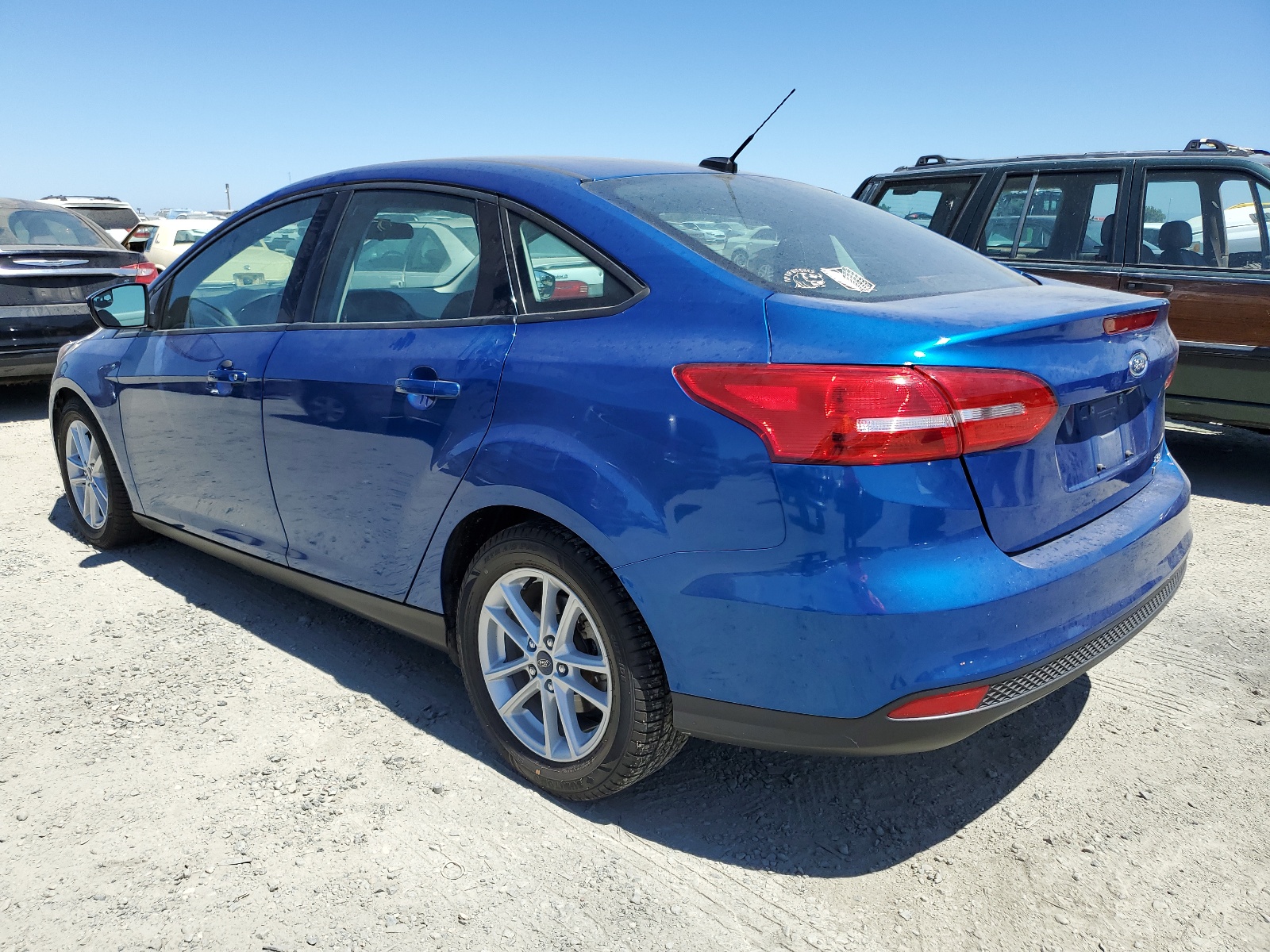 2018 Ford Focus Se vin: 1FADP3FEXJL271171