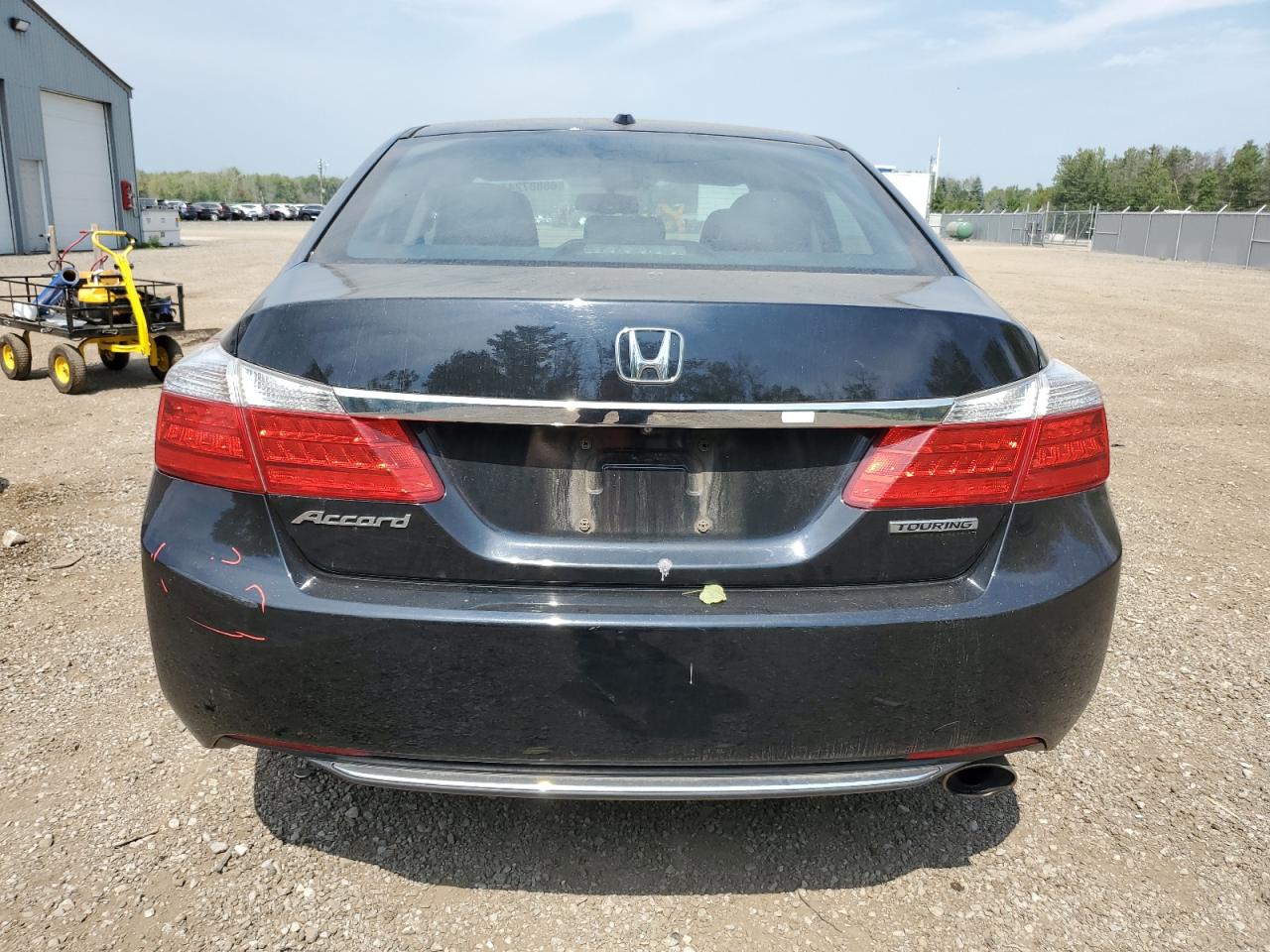 2015 Honda Accord Touring VIN: 1HGCR2F98FA802465 Lot: 68887244