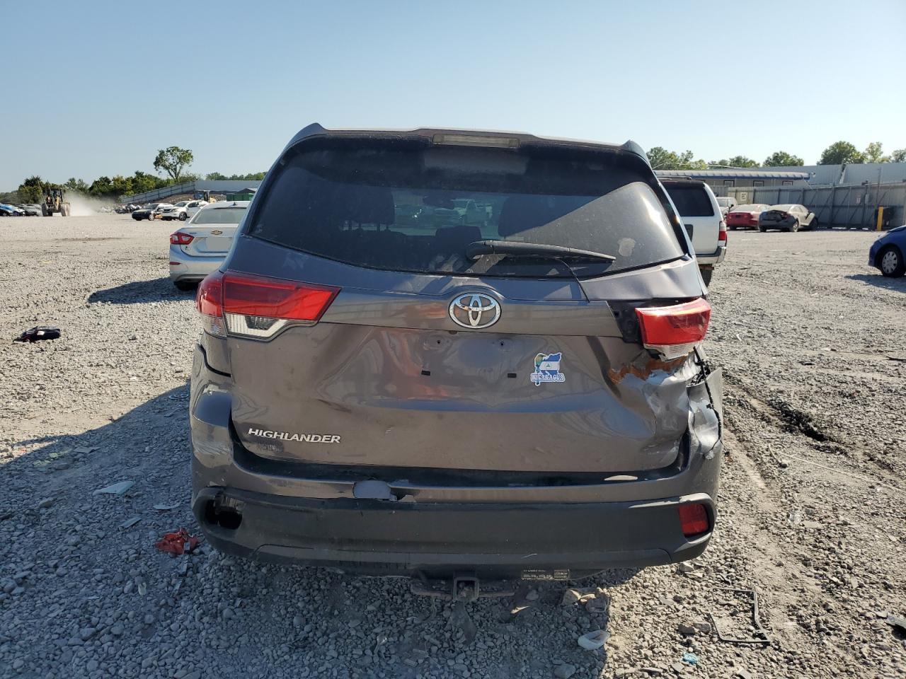 5TDZZRFH3KS308035 2019 Toyota Highlander Le