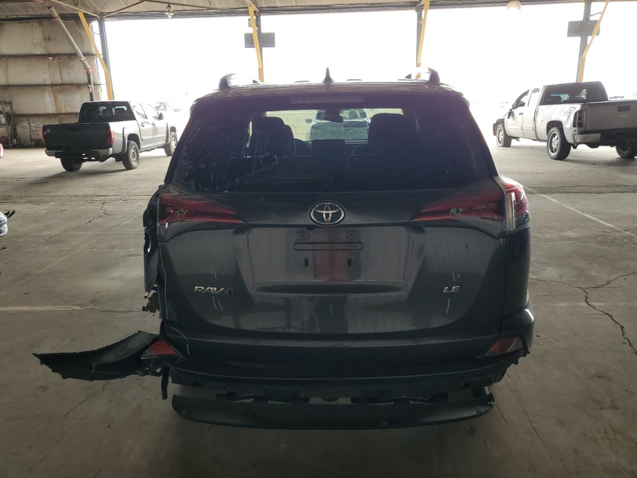 JTMZFREV5HJ121756 2017 Toyota Rav4 Le