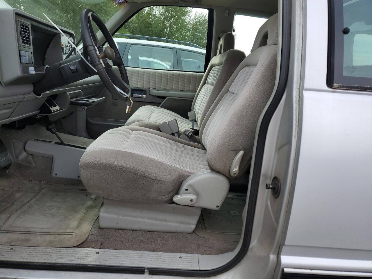 1994 Chevrolet Gmt-400 K2500 VIN: 2GCFK29K5R1167752 Lot: 68323644