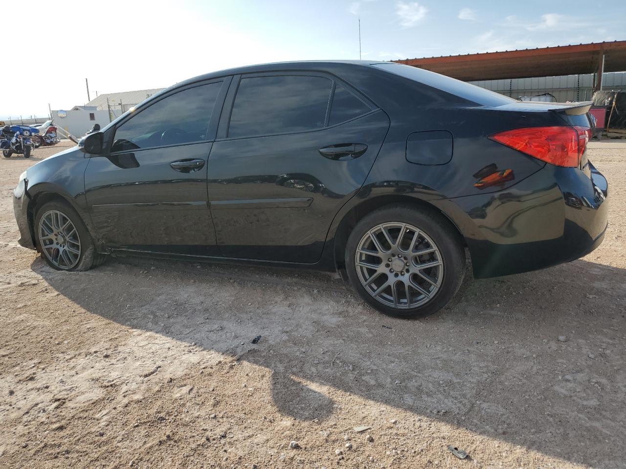 2T1BURHEXHC793813 2017 TOYOTA COROLLA - Image 2