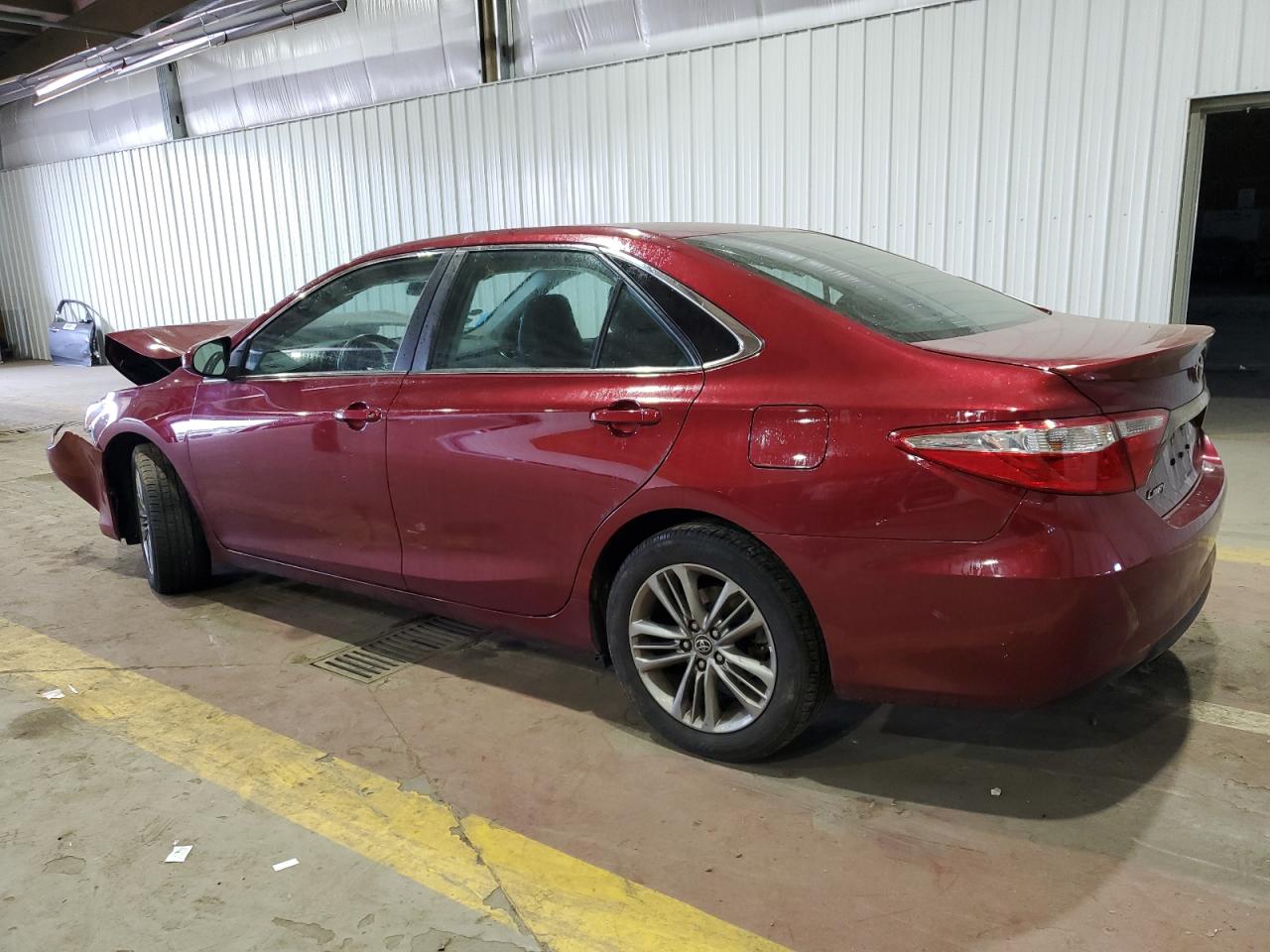 4T1BF1FK1GU529929 2016 TOYOTA CAMRY - Image 2