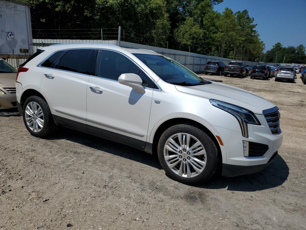 VIN 1GYKNERS9KZ102076 2019 CADILLAC XT5 no.4