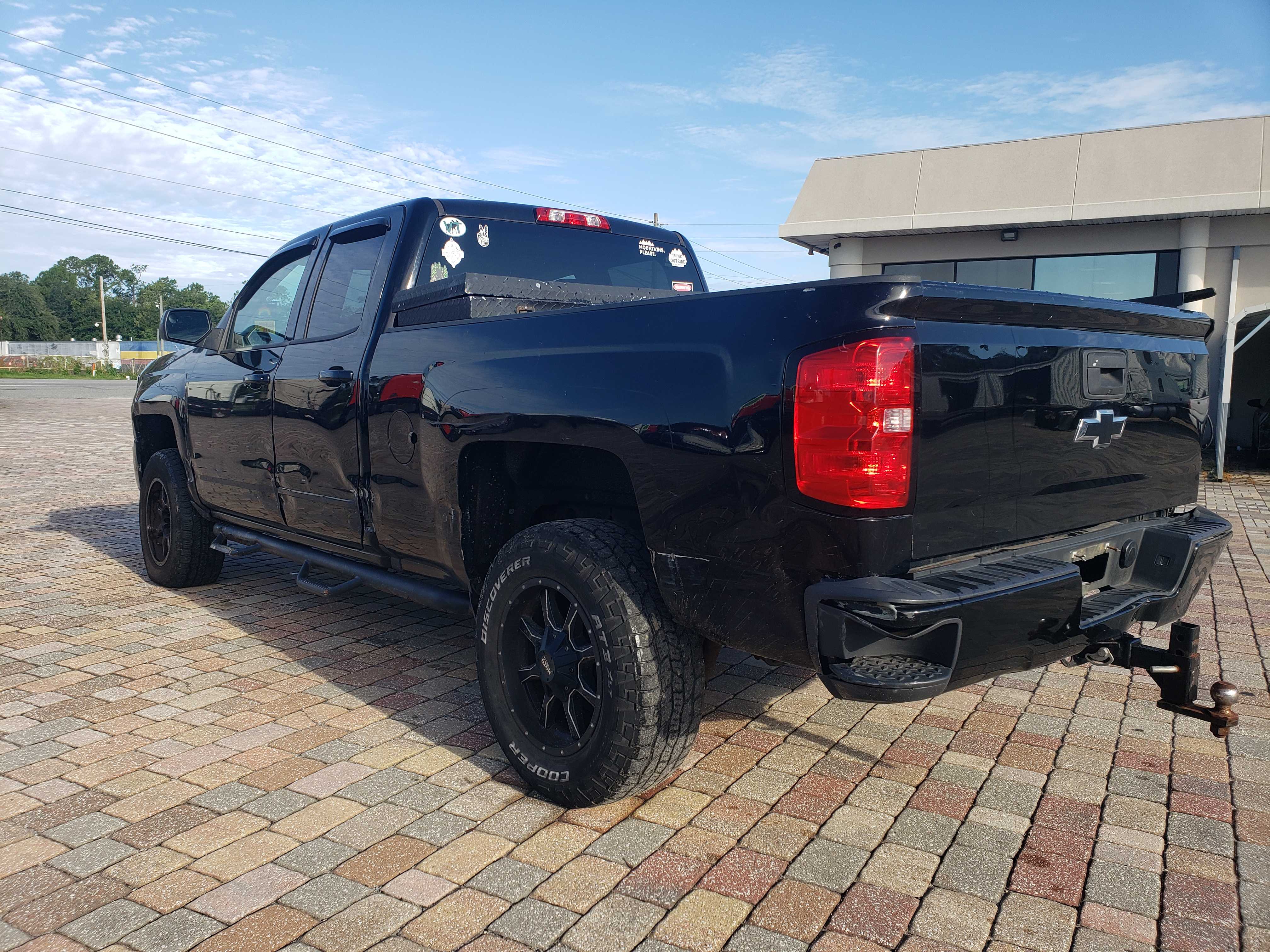 2018 Chevrolet Silverado K1500 Lt vin: 1GCVKREC1JZ115811