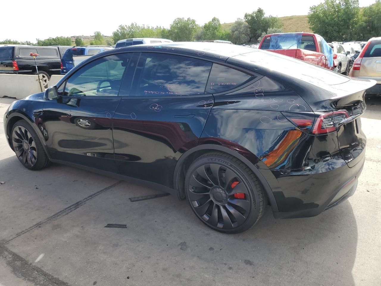 7SAYGDEF6PF829303 2023 TESLA MODEL Y - Image 2