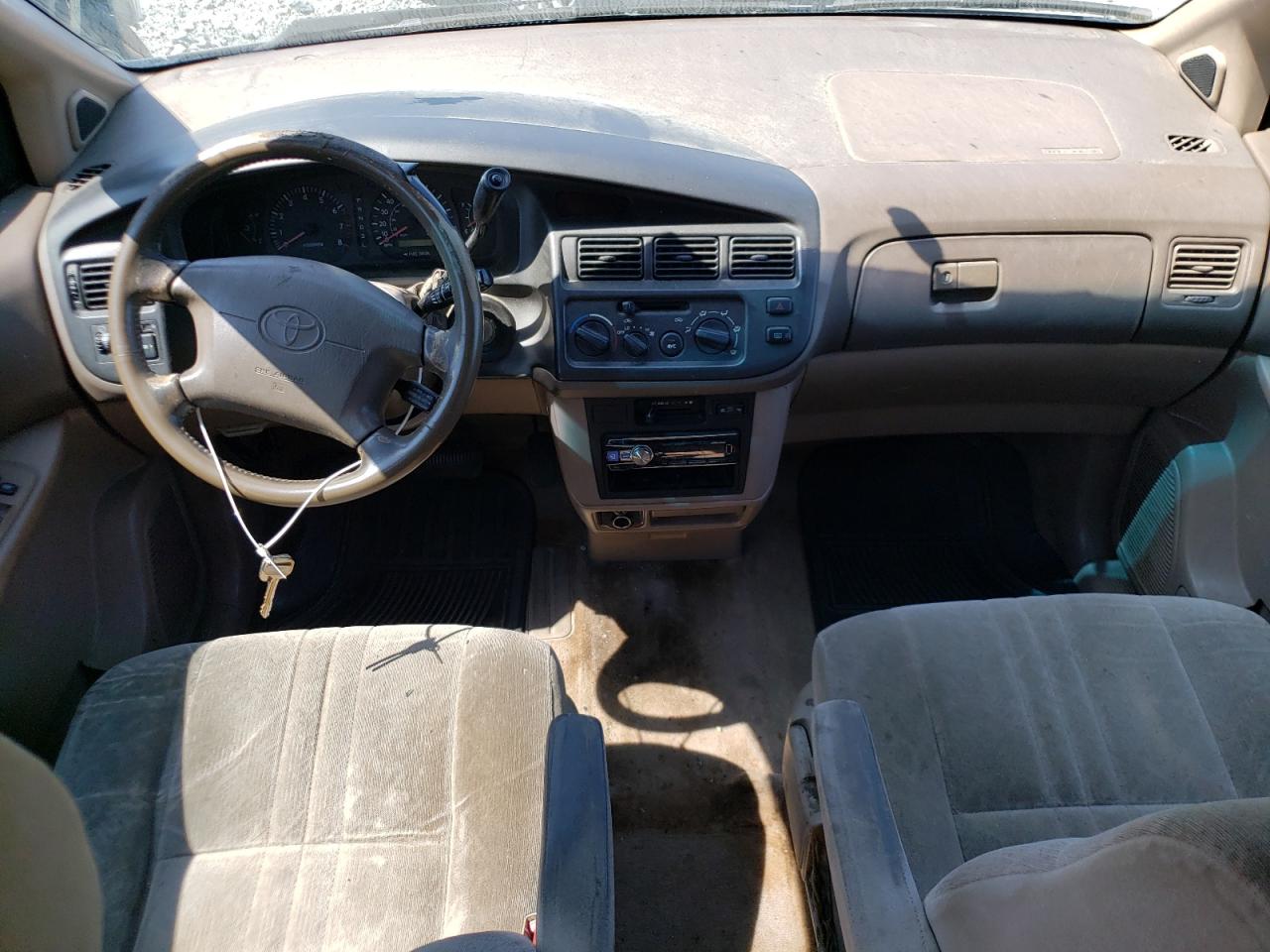 1998 Toyota Sienna Le VIN: 4T3ZF13C2WU012740 Lot: 65527024